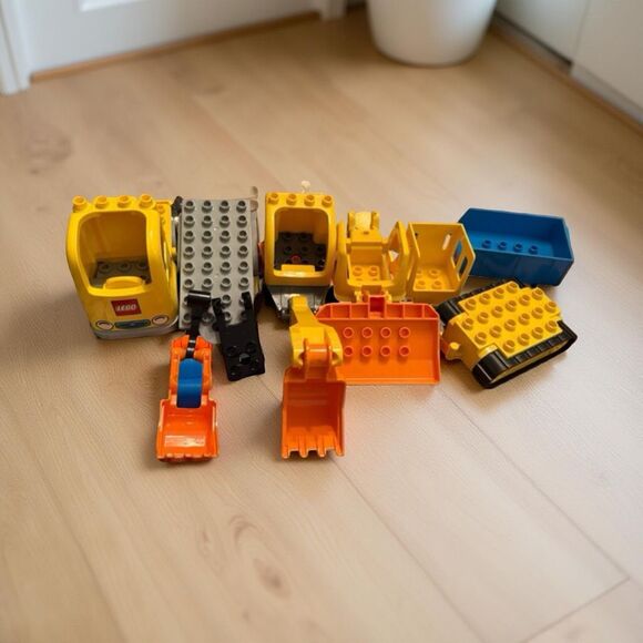 mega Bloks DUPLO Town Truck Tracked Excavator Dump Truck & Figures Construction - Picture 1 of 5